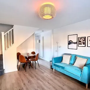 Quay House By Switchback Stays With Free Parking Cardiff