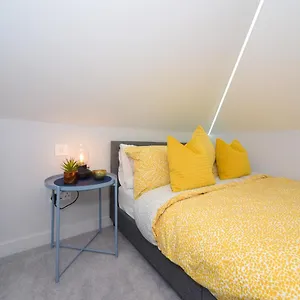 Super Cool Luxury Studio Near The Beach - Smart Tv, Fast Wifi Apartment